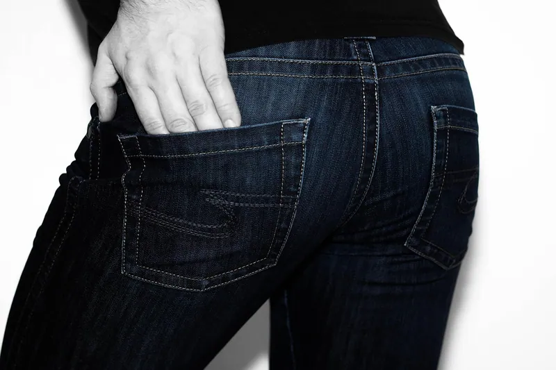 Jean skinny noir taille haute, W28 · حالة جيدة