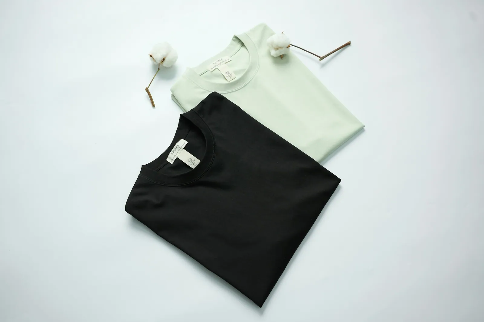 T-shirt noir col rond