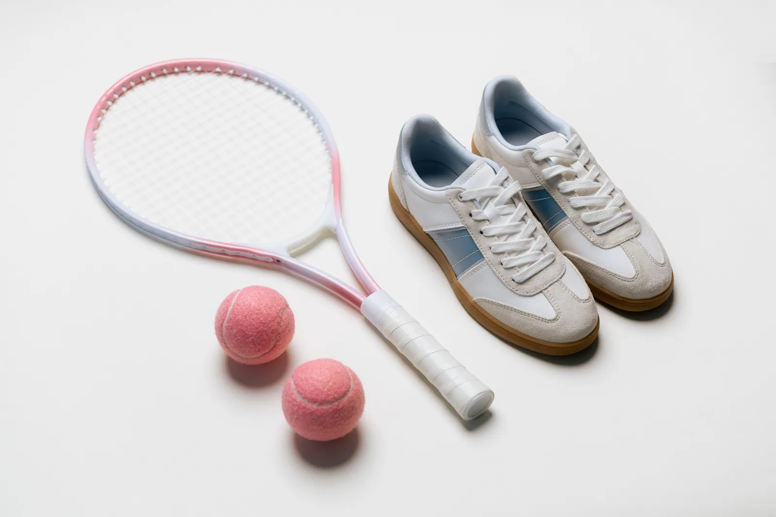 Baskets blanches et grises