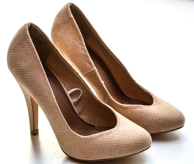 Escarpins beige verni, talon 9 cm, 38 · Très bon état