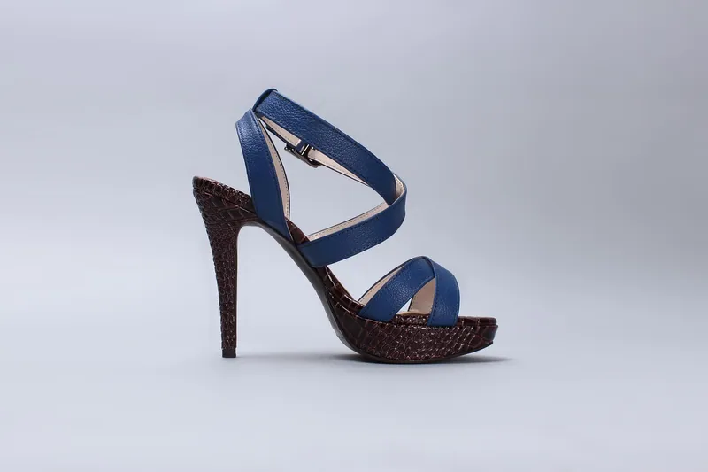 Sandales à talon bleu marine, 38 · حالة جيدة جدا