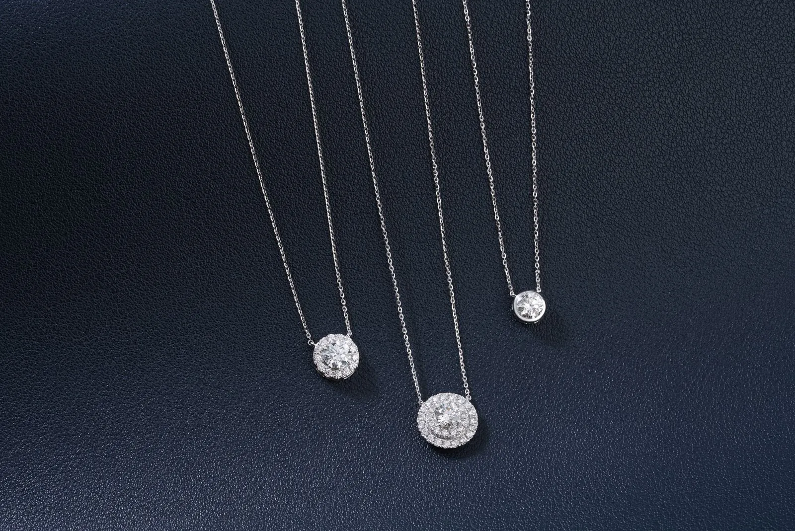 Collier fin avec pendentif