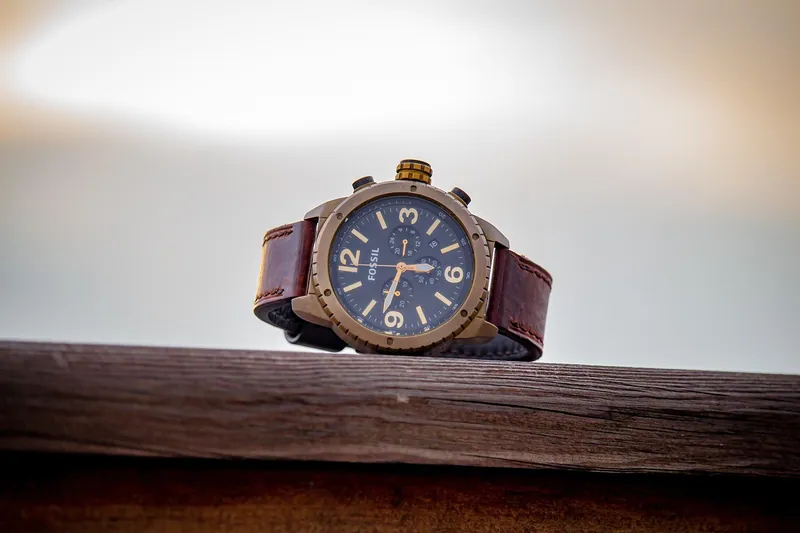 Montre homme bracelet cuir marron, حالة جيدة جدا