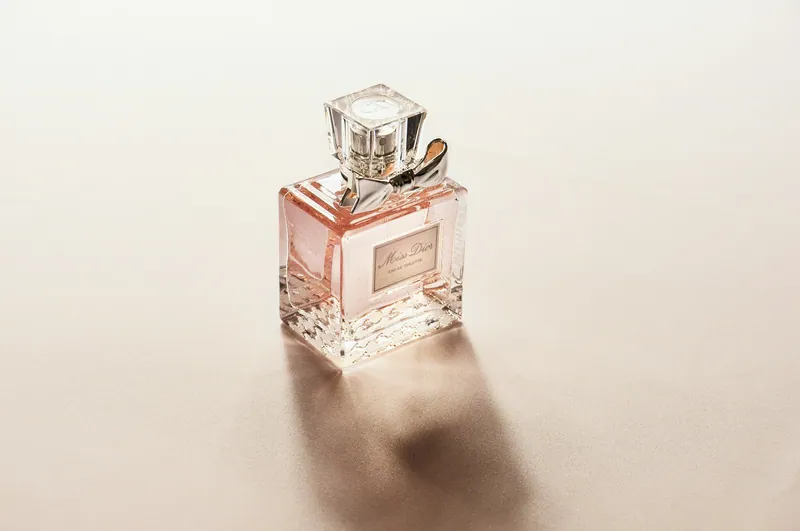 Eau de parfum 50 ml, utilisée deux fois, حالة جيدة جدا