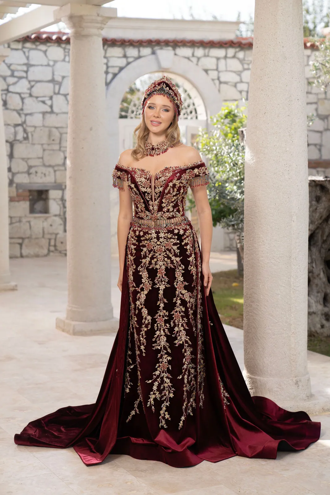 Caftan noir et or en velours