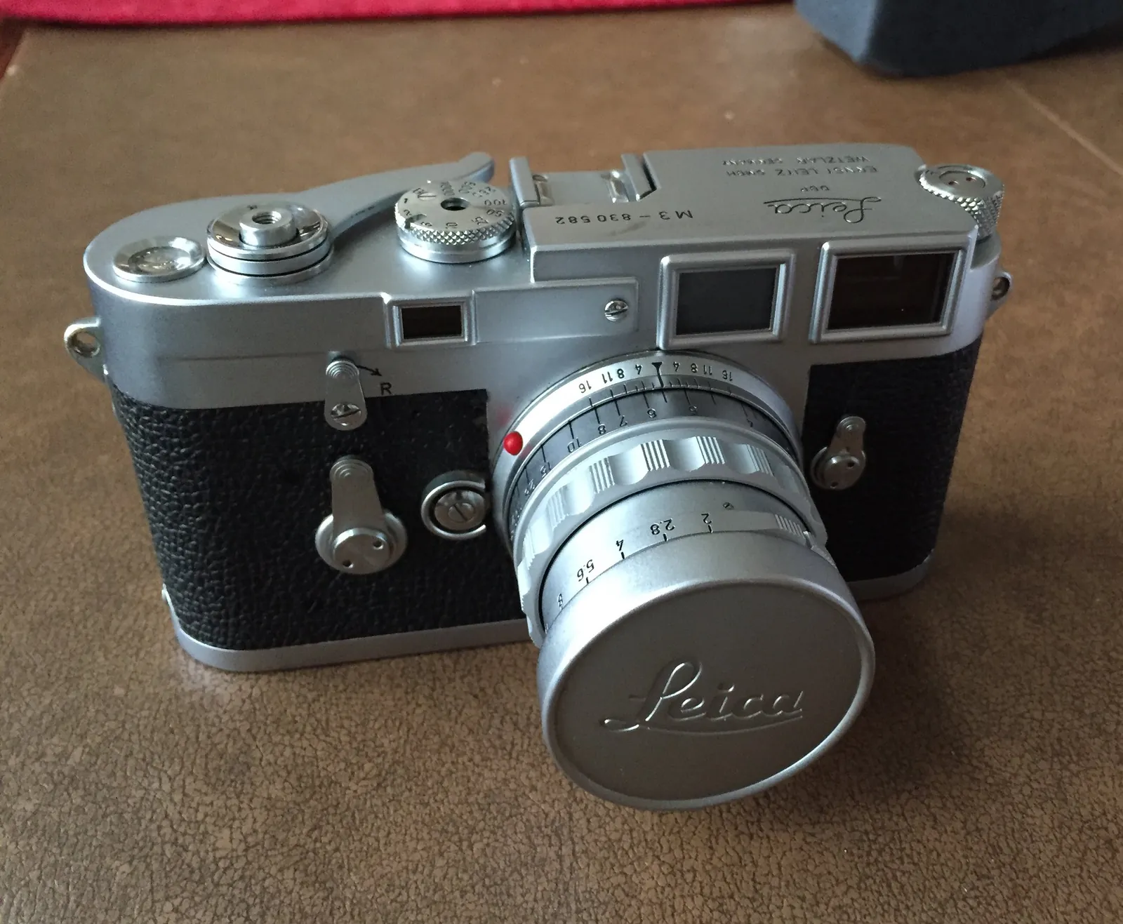 Appareil photo argentique télémétrique des années 60