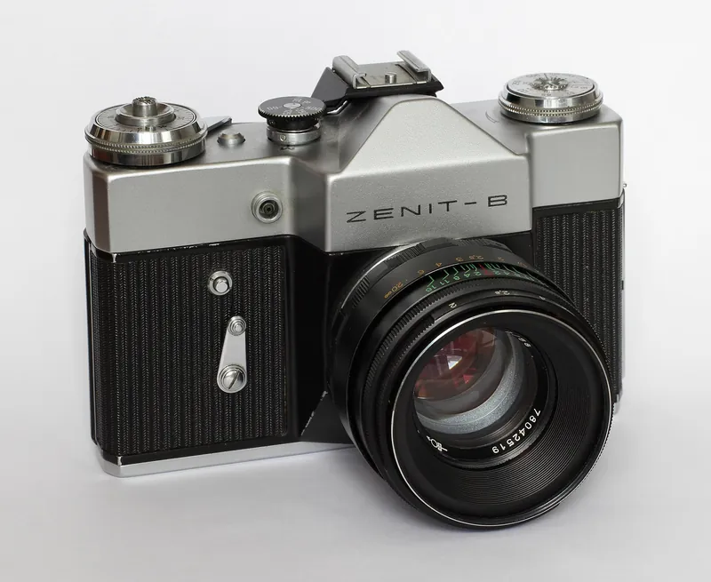 Reflex argentique avec objectif 50 mm, Bon état