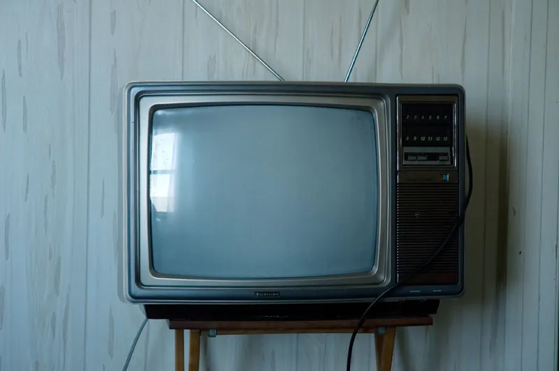 Téléviseur vintage à tube, Satisfaisant