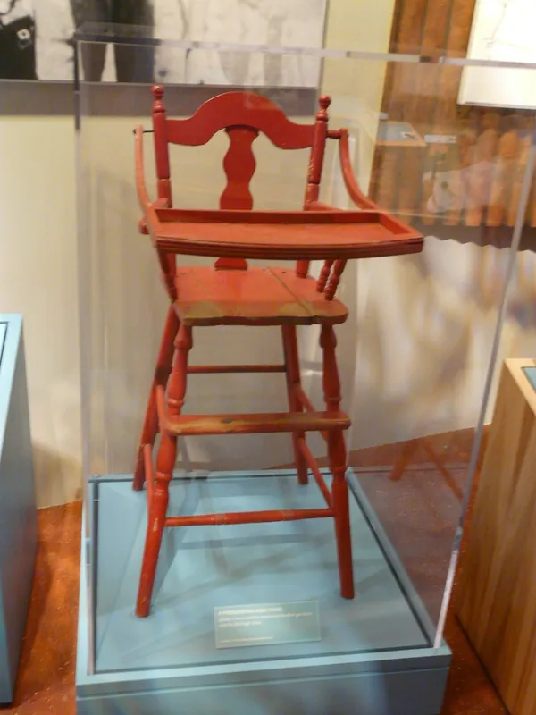 Chaise haute en bois, حالة جيدة