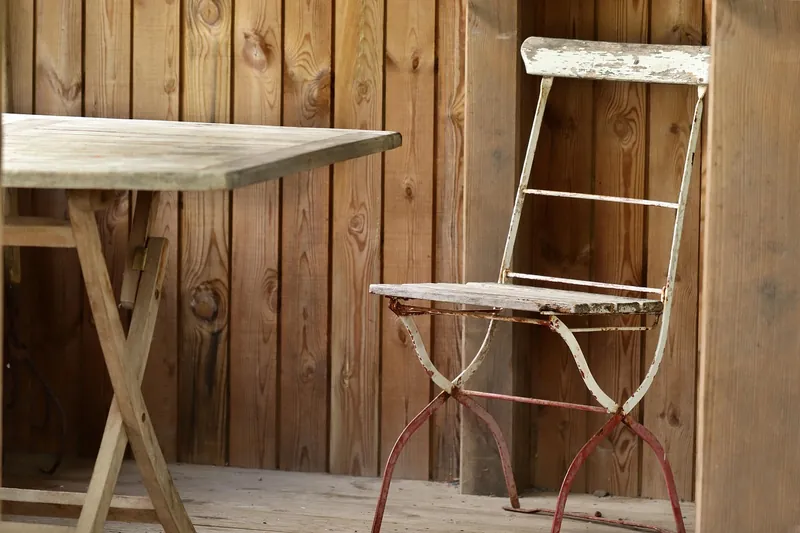Table et chaises pliantes en bois, Good