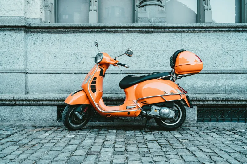 Vespa Primavera 125 orange, Very good