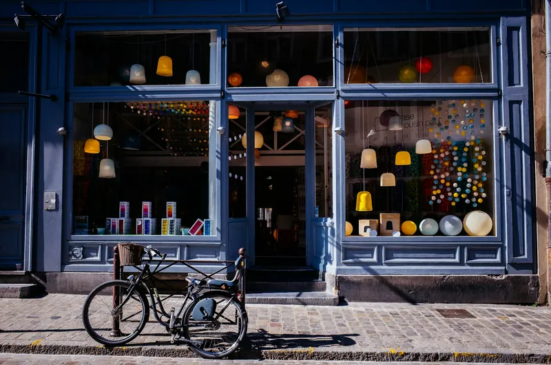 Local commercial de 60 m² avec vitrine, à louer