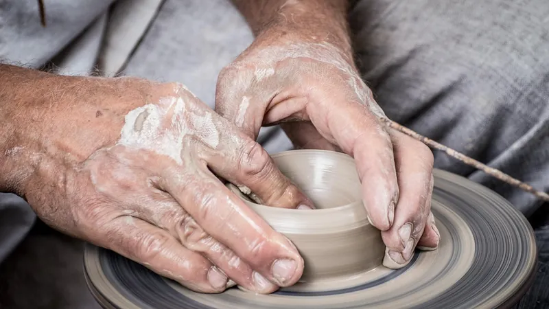 Cours de poterie au tour, le samedi matin