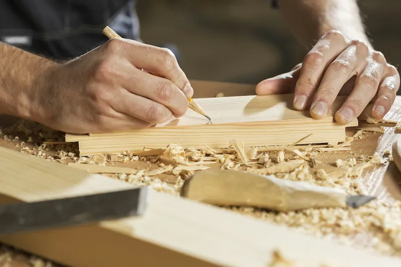 Menuiserie : réparation et meubles sur mesure