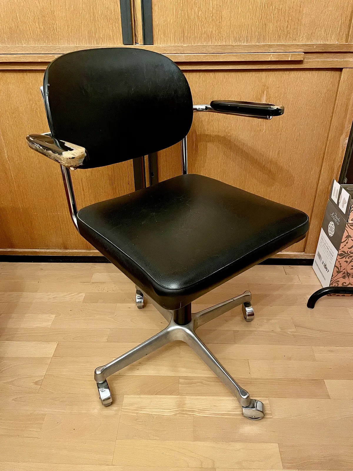 Fauteuil de bureau noir à roulettes