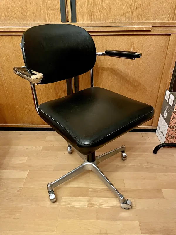 Fauteuil de bureau noir à roulettes, حالة جيدة جدا