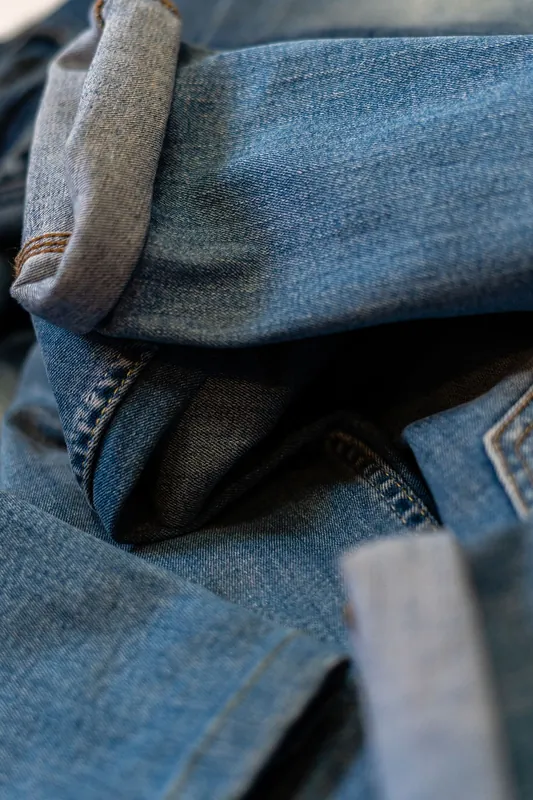 Jean droit taille haute bleu clair, W27 · حالة جيدة