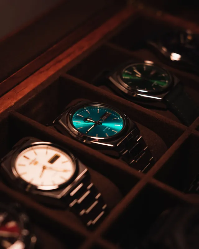 Montre femme dorée, حالة جيدة جدا