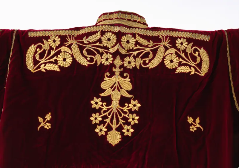 Tenue de mariée en velours brodé avec couronne, S / 36 · حالة جيدة جدا