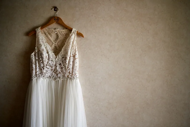 Robe de mariée fluide à fines bretelles, S / 36 · حالة جيدة جدا